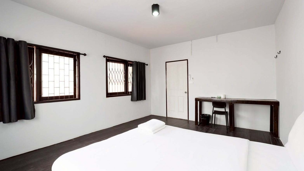Photo of Bedroom in Wat Bowon Niwet