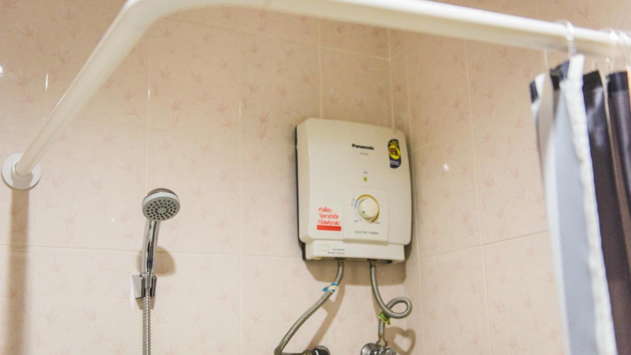 Photo of Bathroom in Pom Prap Sattru Phai