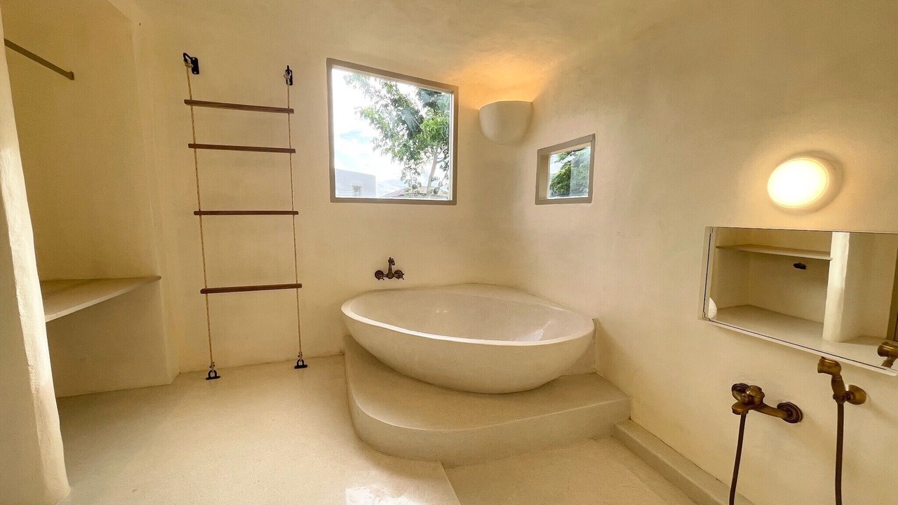 Photo of Bathroom in Wat Bot