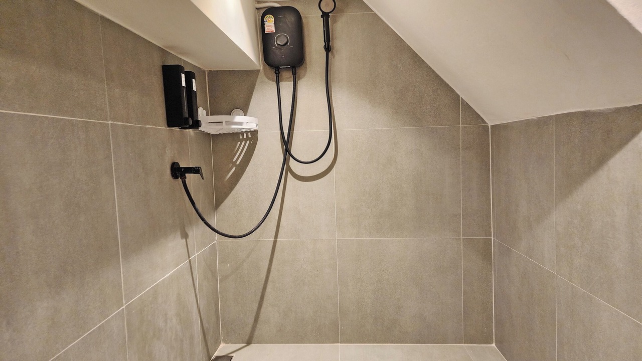 Photo of Bathroom in Wat Sam Phraya