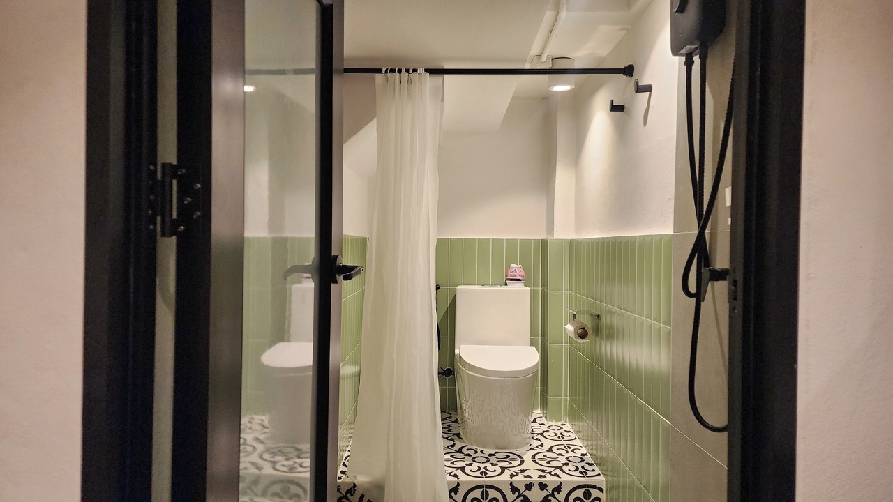Photo of Bathroom in Wat Sam Phraya