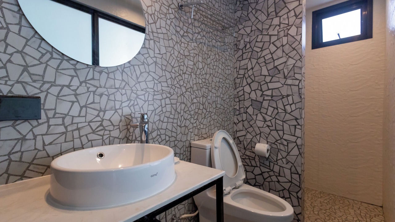 Photo of Bathroom in Wat Sam Phraya