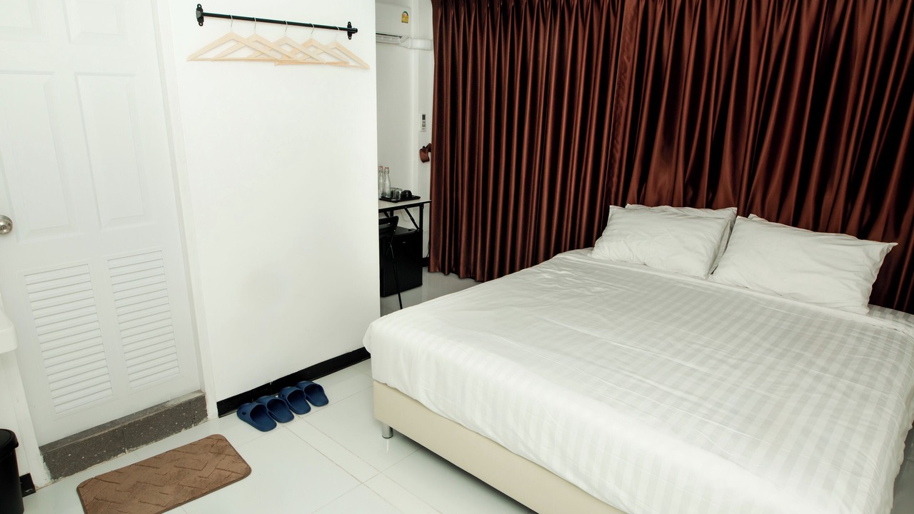 Photo of Bedroom in Khlong Tan Nuea