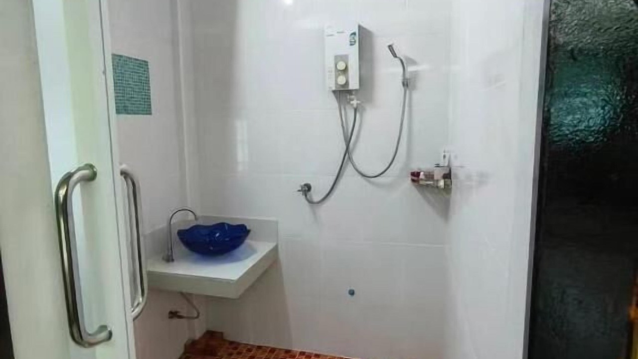 Photo of Bathroom in Nanai Road