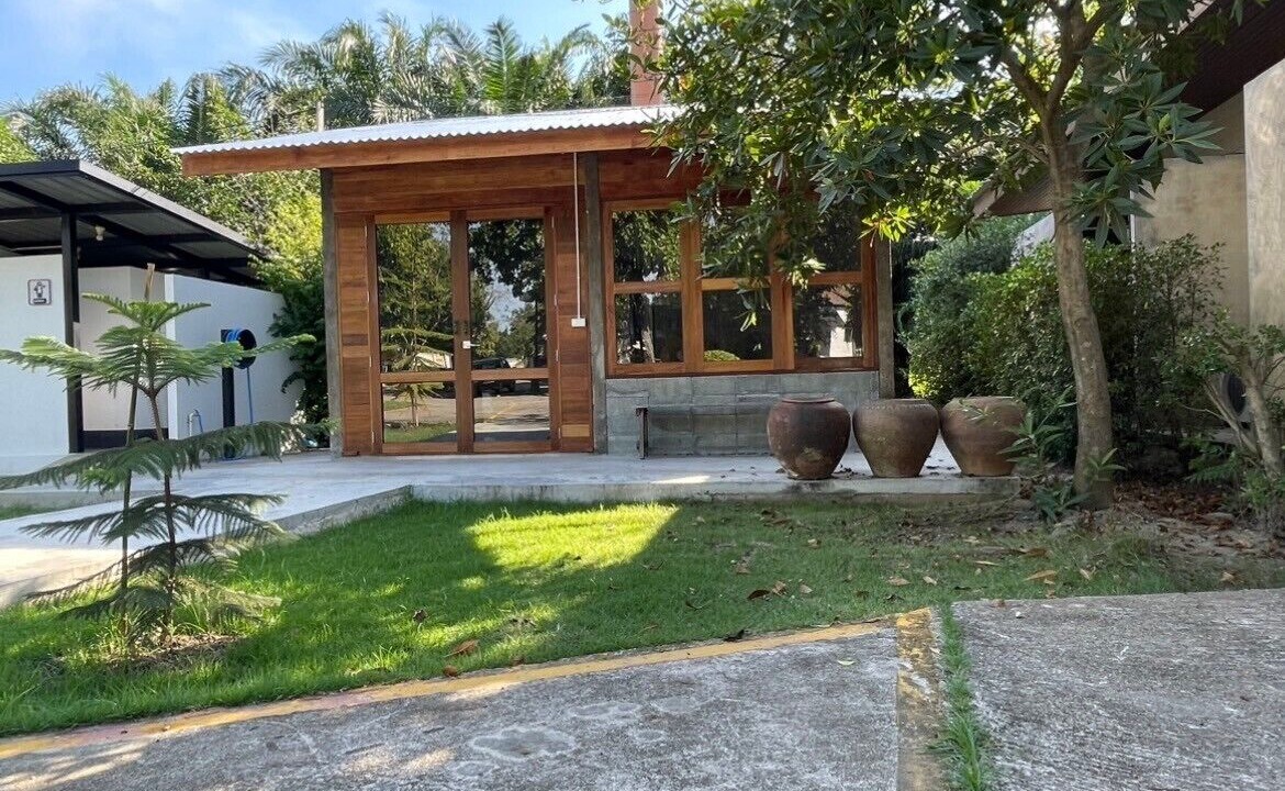 Photo of Outdoor in Manorom