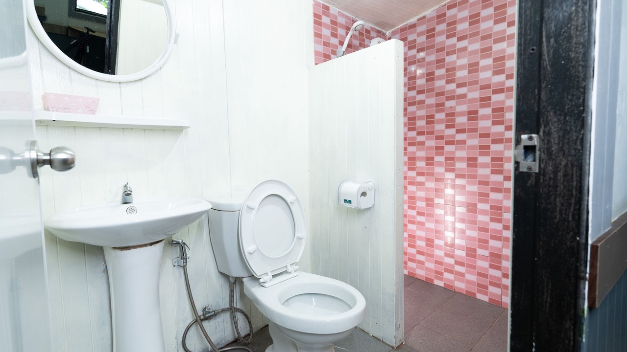 Photo of Bathroom in Photharam