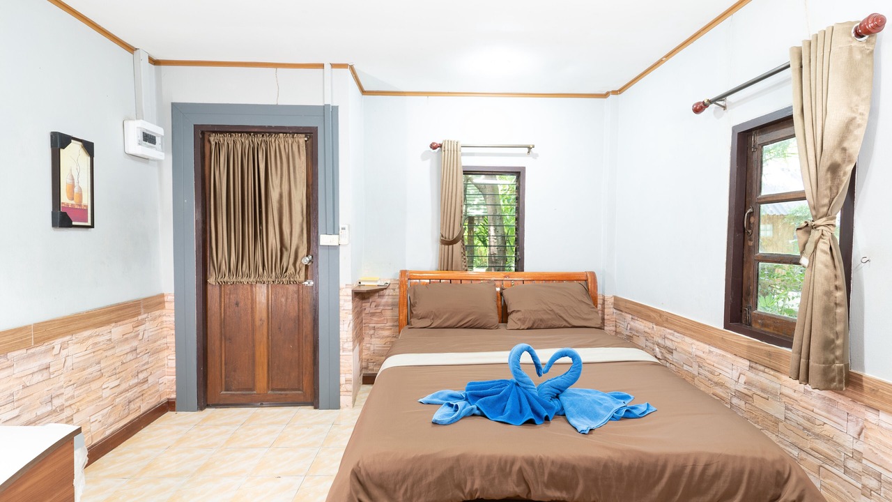 Photo of Bedroom in Photharam