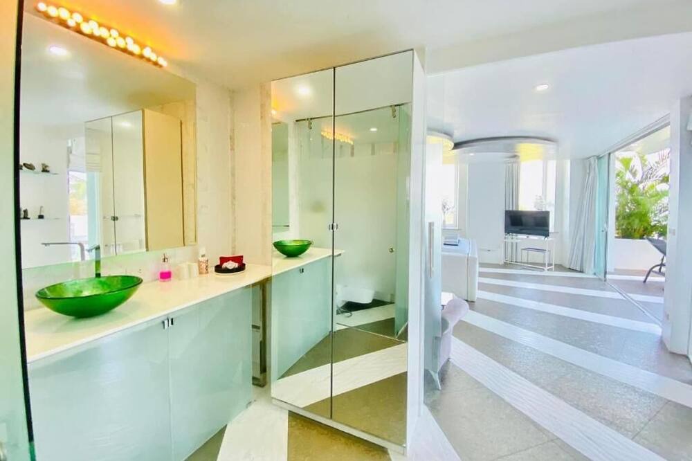 Photo of Bathroom in Chaweng City Center