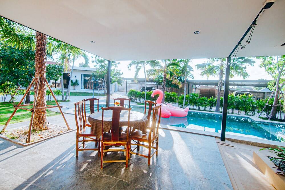 Photo of Outdoor in Pong