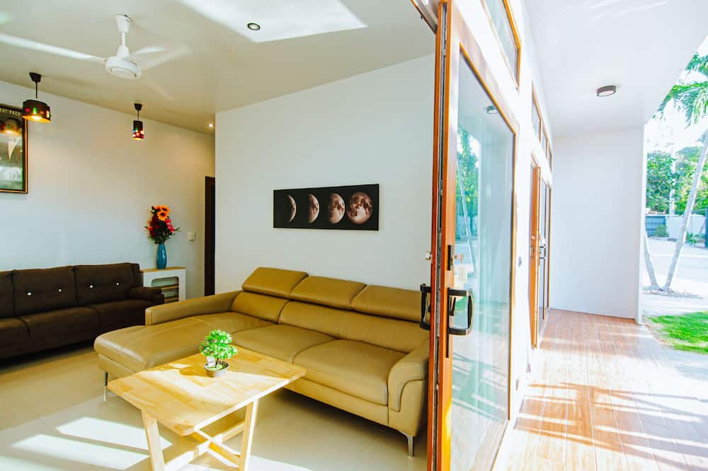 Photo of Livingroom in Pong