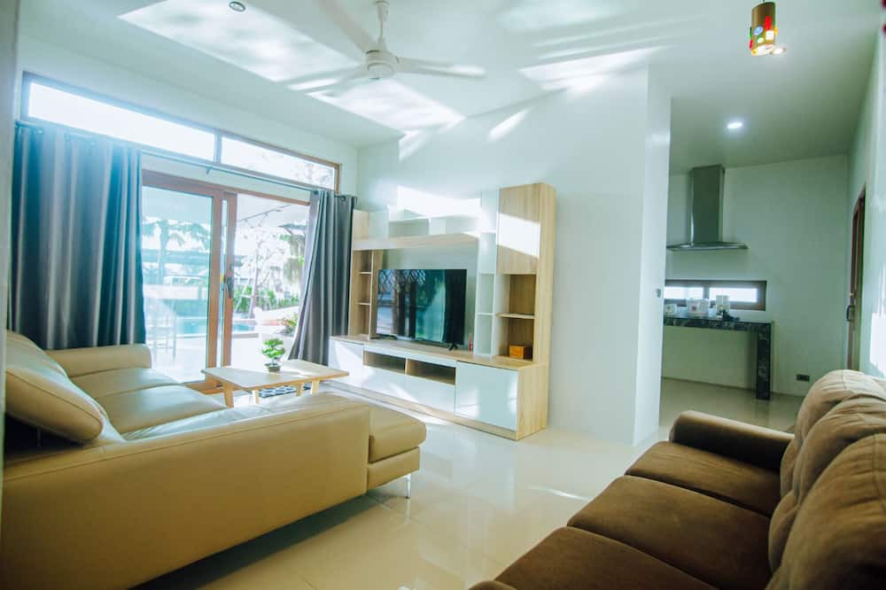 Photo of Livingroom in Pong