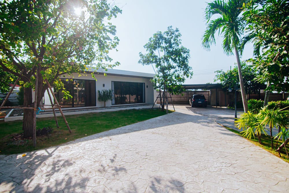 Photo of Outdoor in Pong