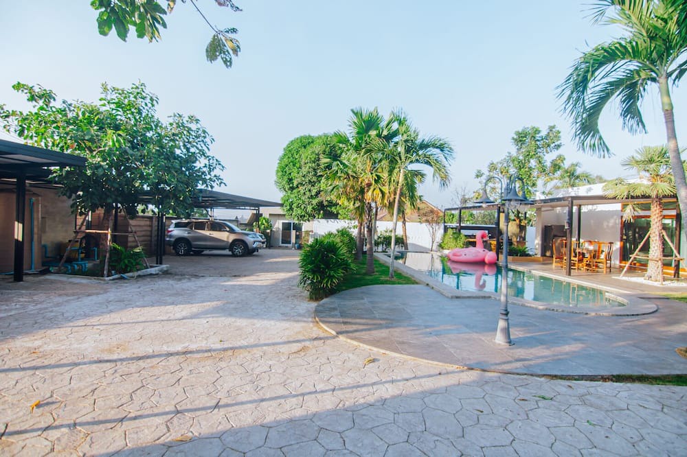Photo of Outdoor in Pong