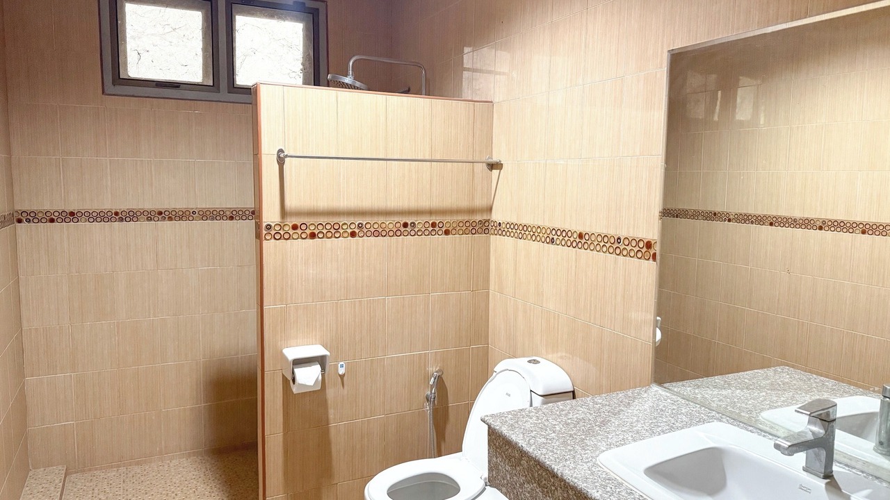 Photo of Bathroom in Chomphu