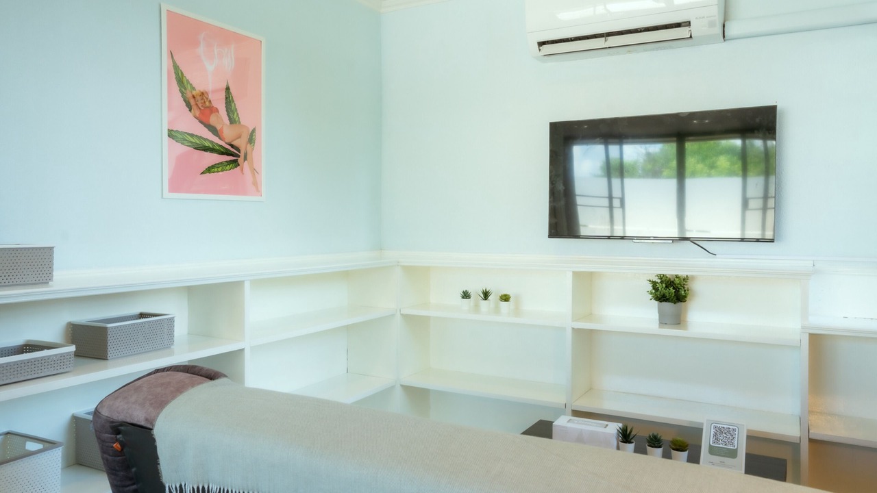 Photo of Bedroom in Khlong Tan Nuea