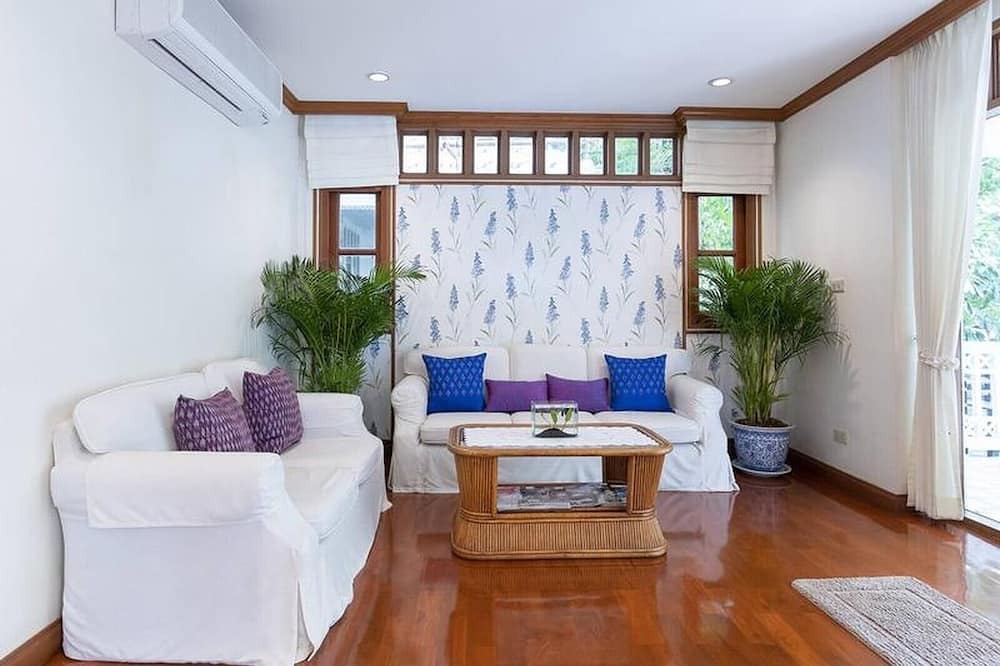 Photo of Livingroom in Dusit