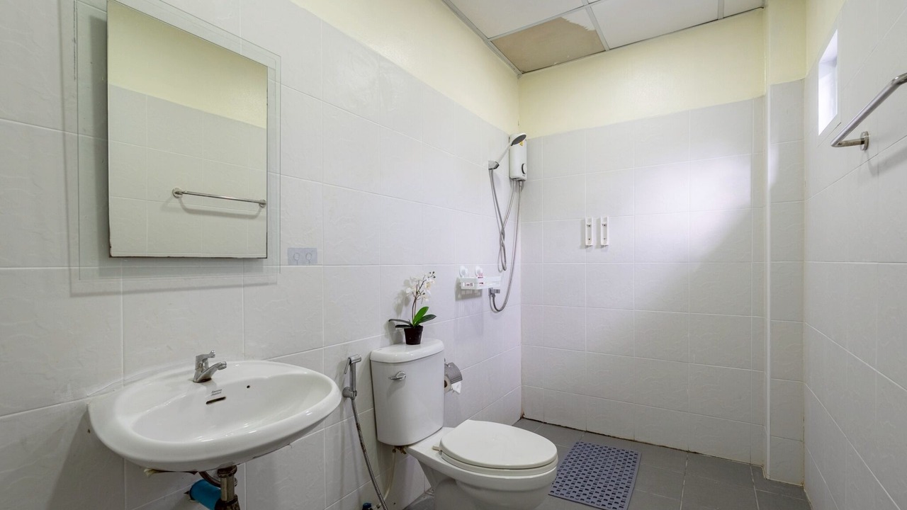 Photo of Bathroom in Pong