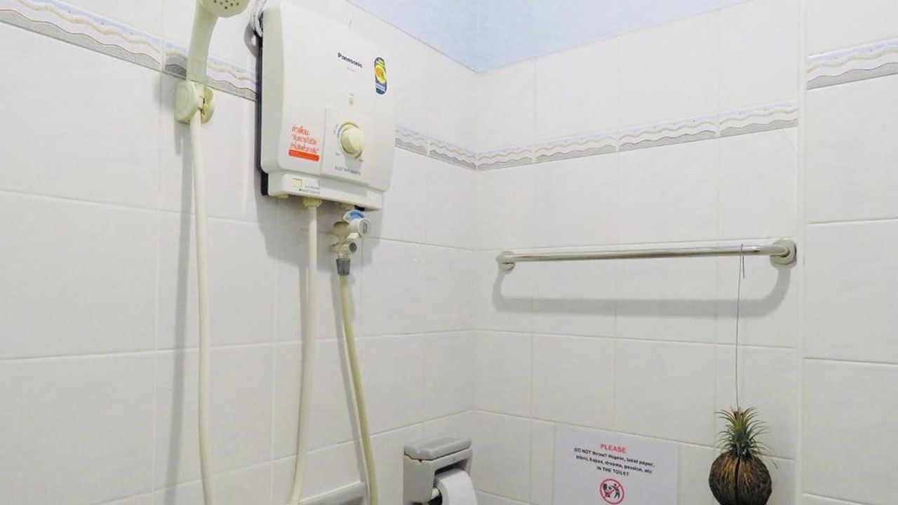 Photo of Bathroom in Wat Sam Phraya