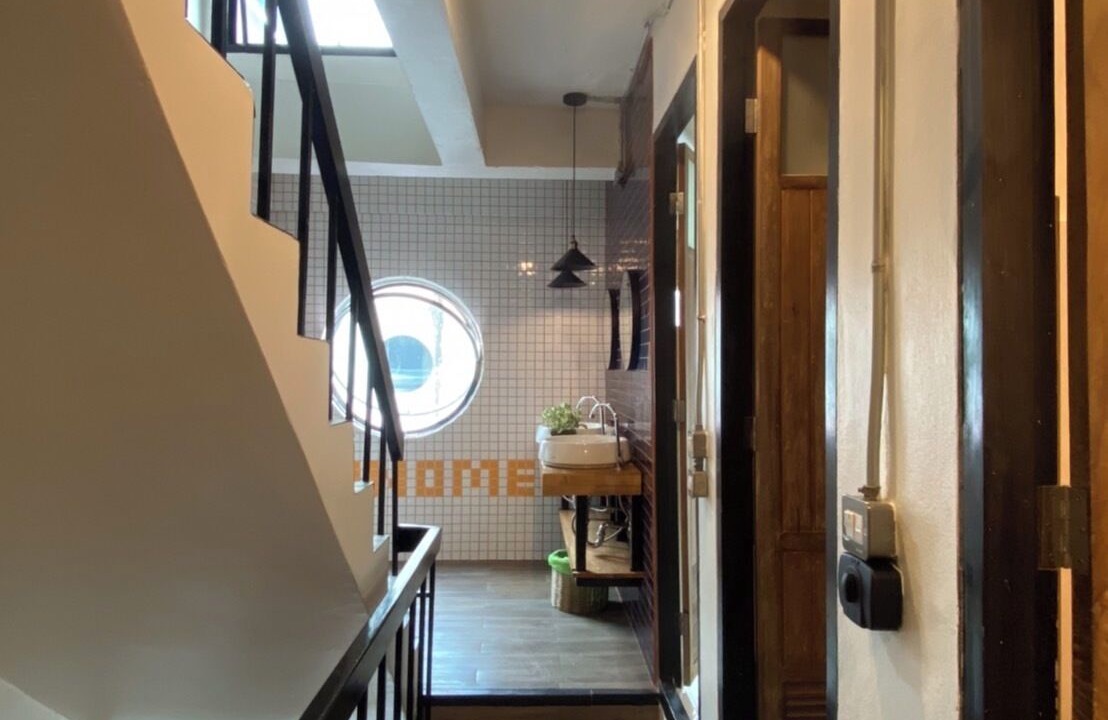 Photo of Bathroom in Thanon Phetchaburi