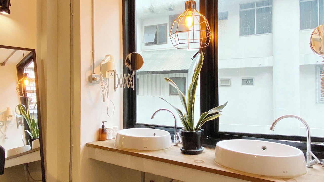 Photo of Bathroom in Thanon Phetchaburi