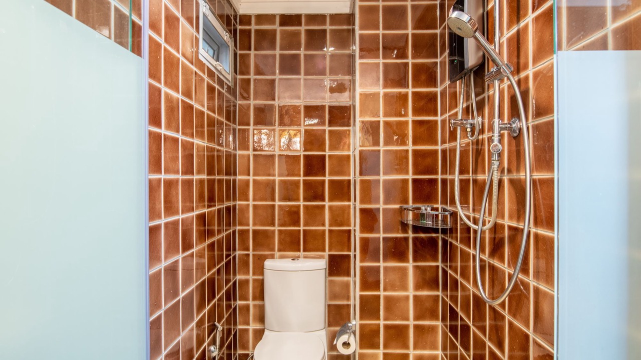 Photo of Bathroom in Wat Sam Phraya