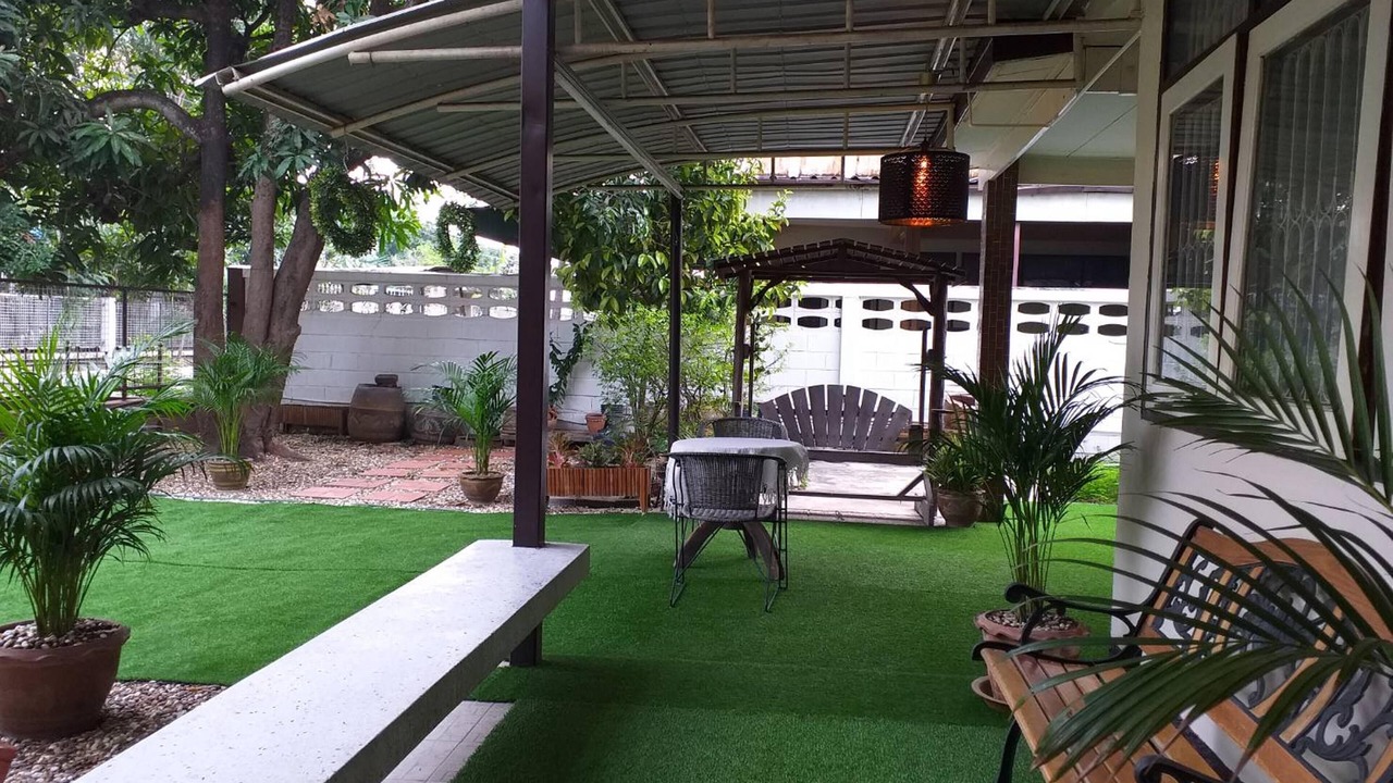 Photo of Outdoor in Khanna Yao