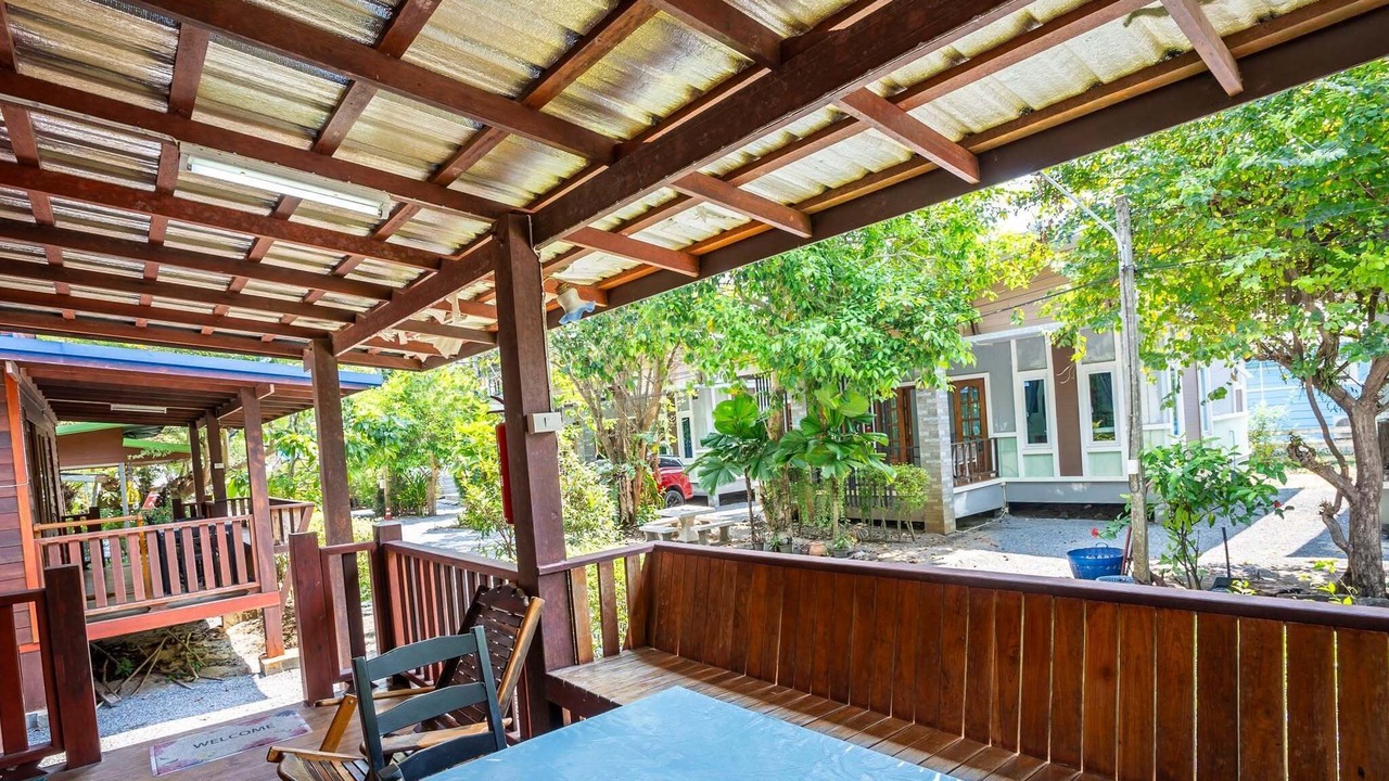 Photo of Patio Balcony in Tha Sala