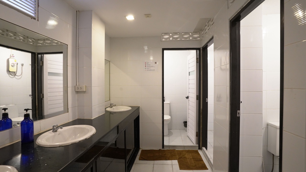 Photo of Bathroom in Thanon Phaya Thai