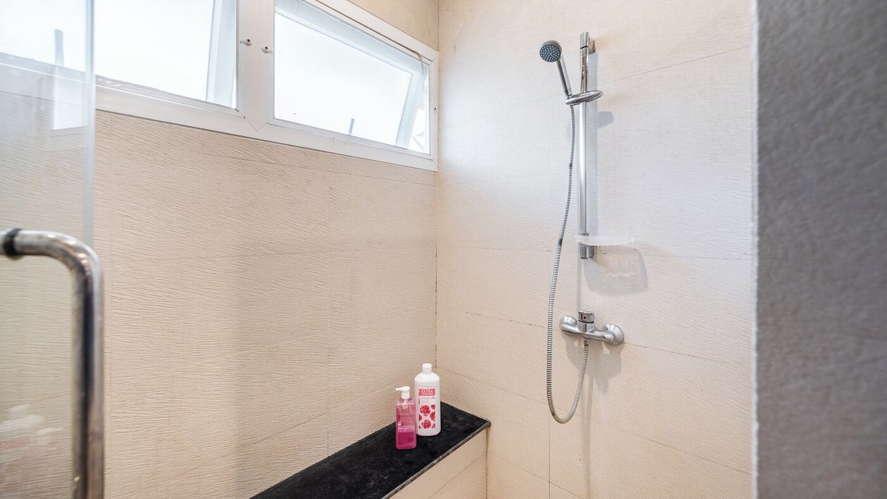Photo of Bathroom in Pong