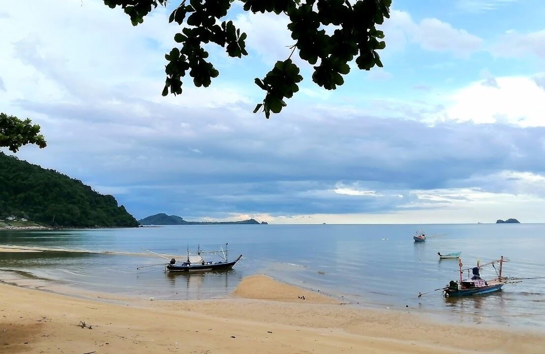 Photo of Others in Hin Lek Fai