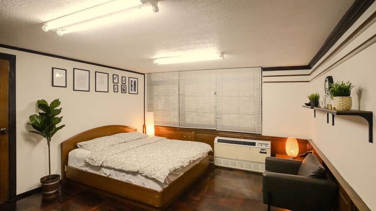 Photo of Bedroom in Samsen Nai