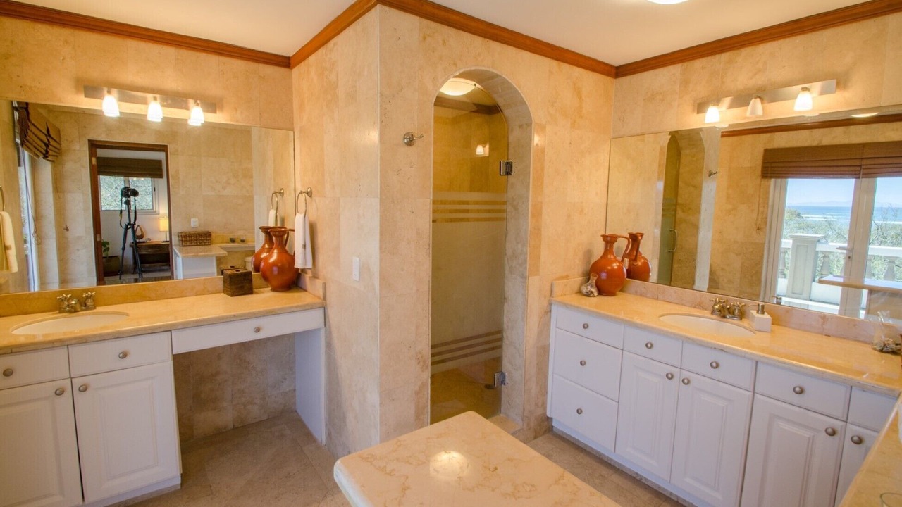 Photo of Bathroom in Guacalito de La Isla