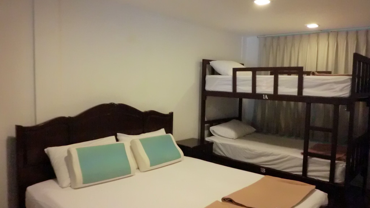 Photo of Bedroom in Samsen Nai