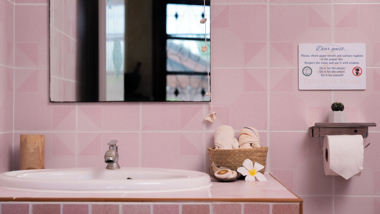 Photo of Bathroom in Wok Tum