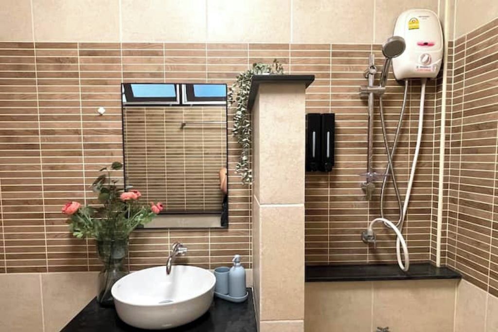 Photo of Bathroom in Samsen Nai
