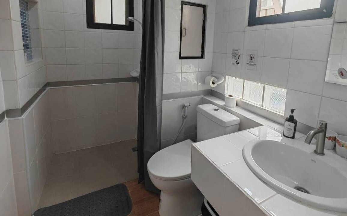 Photo of Bathroom in Pom Prap