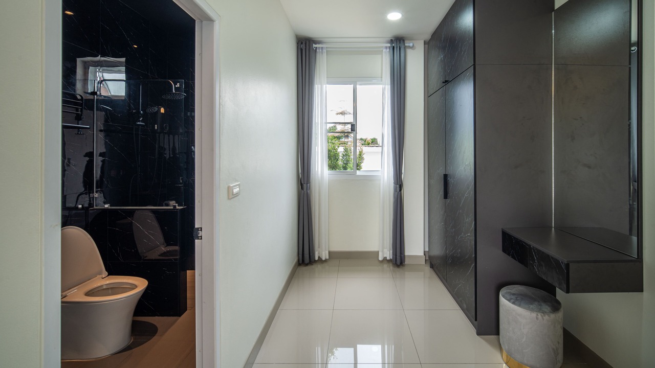 Photo of Bathroom in Chaiyasathan