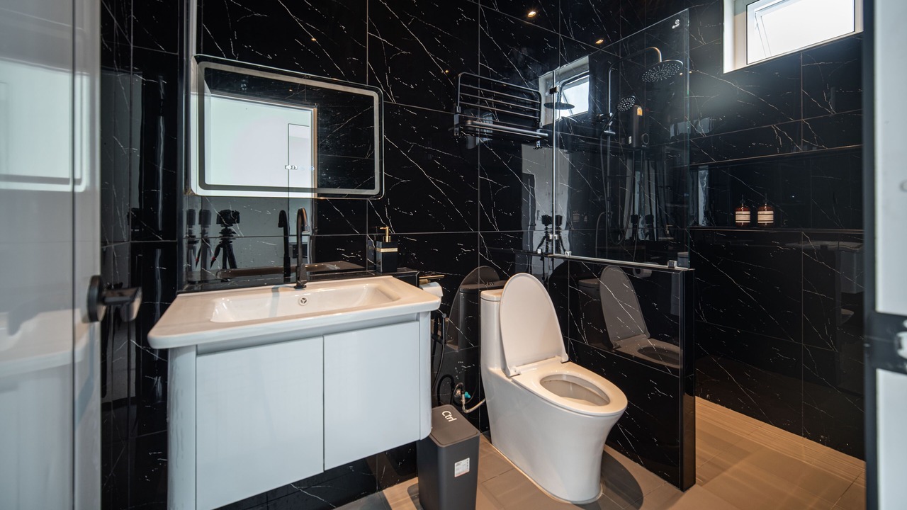 Photo of Bathroom in Chaiyasathan