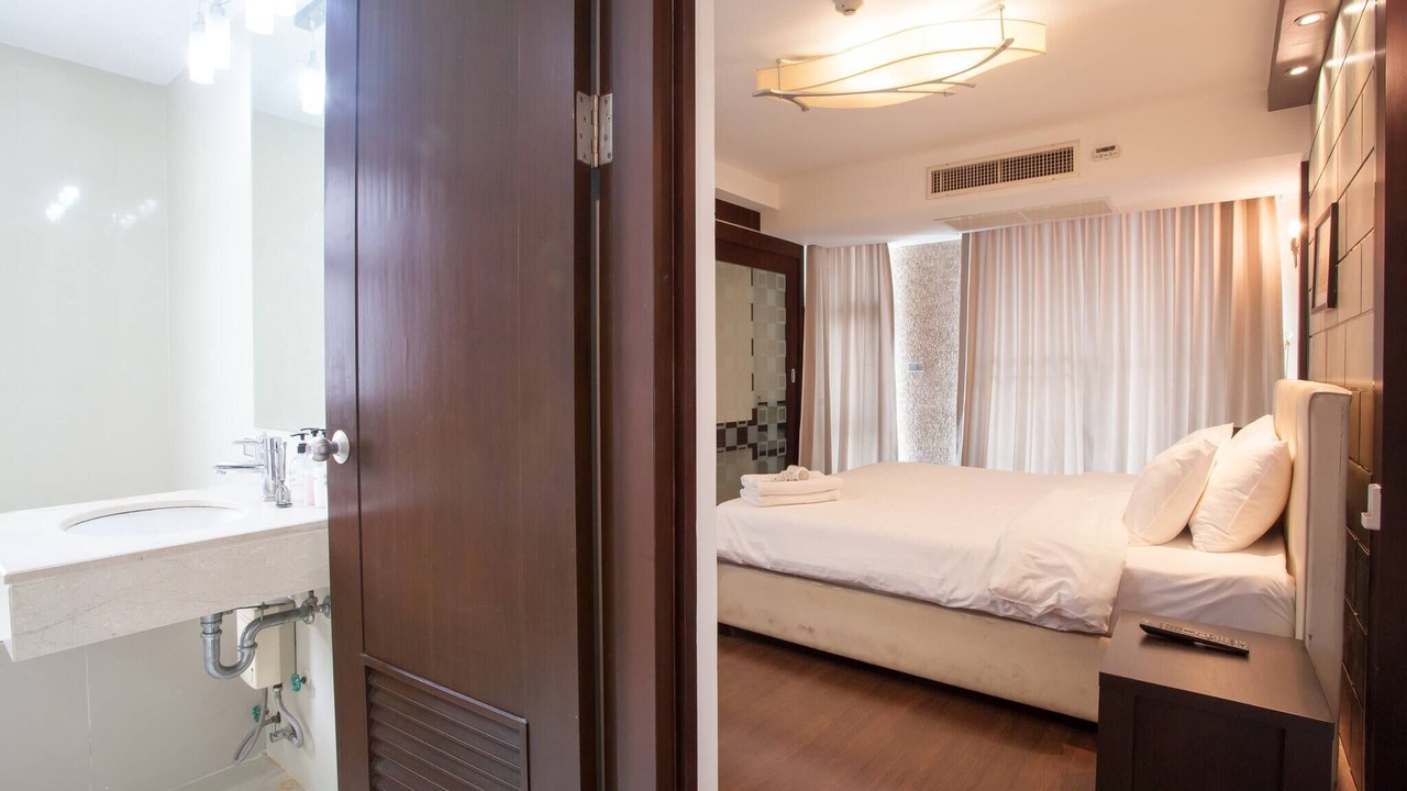Photo of Bedroom in Khlong Toei Nuea