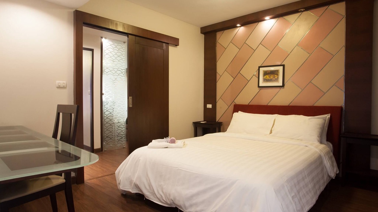 Photo of Bedroom in Khlong Toei Nuea