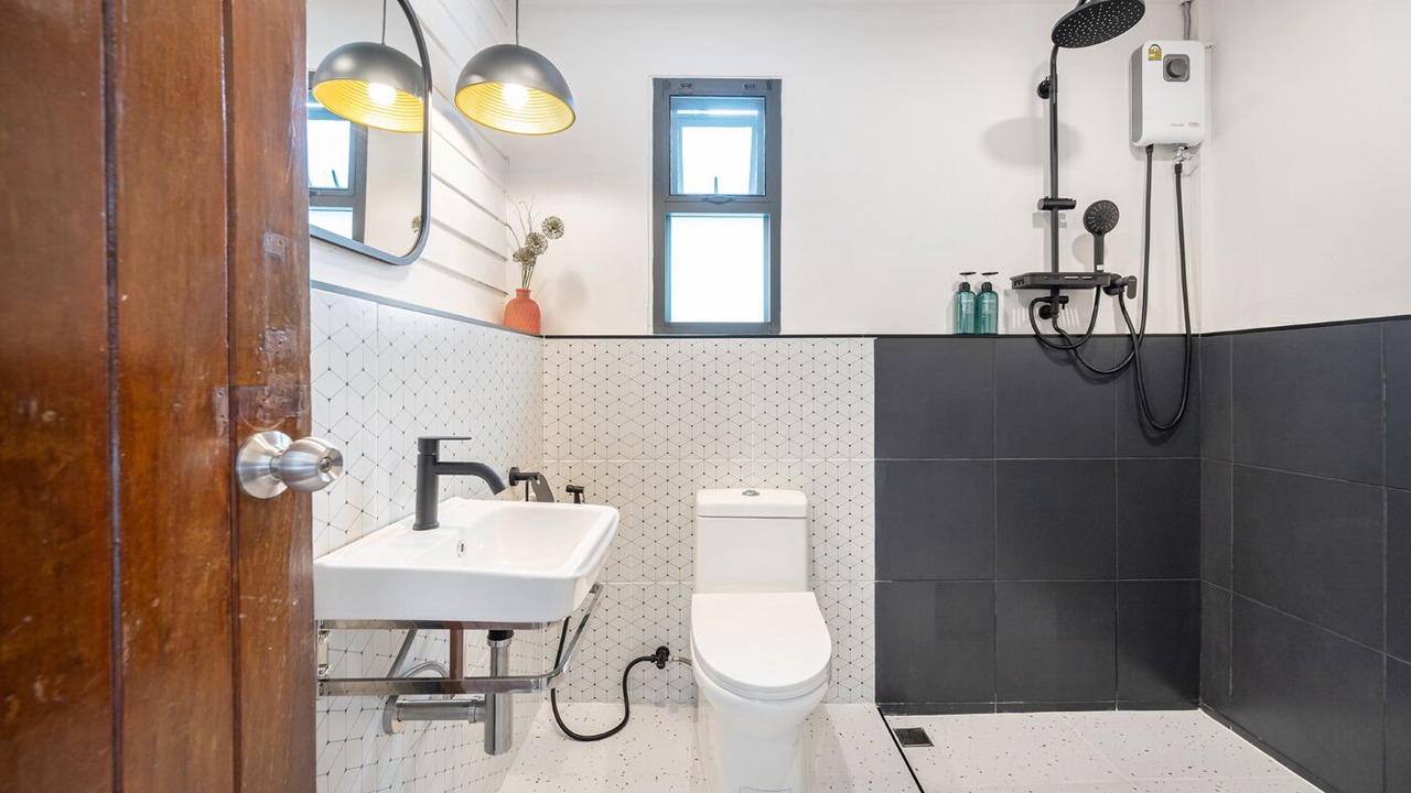 Photo of Bathroom in Ekkamai