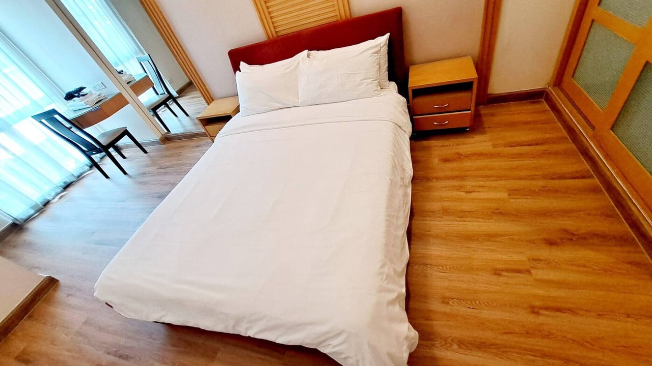 Photo of Bedroom in Khlong Toei Nuea