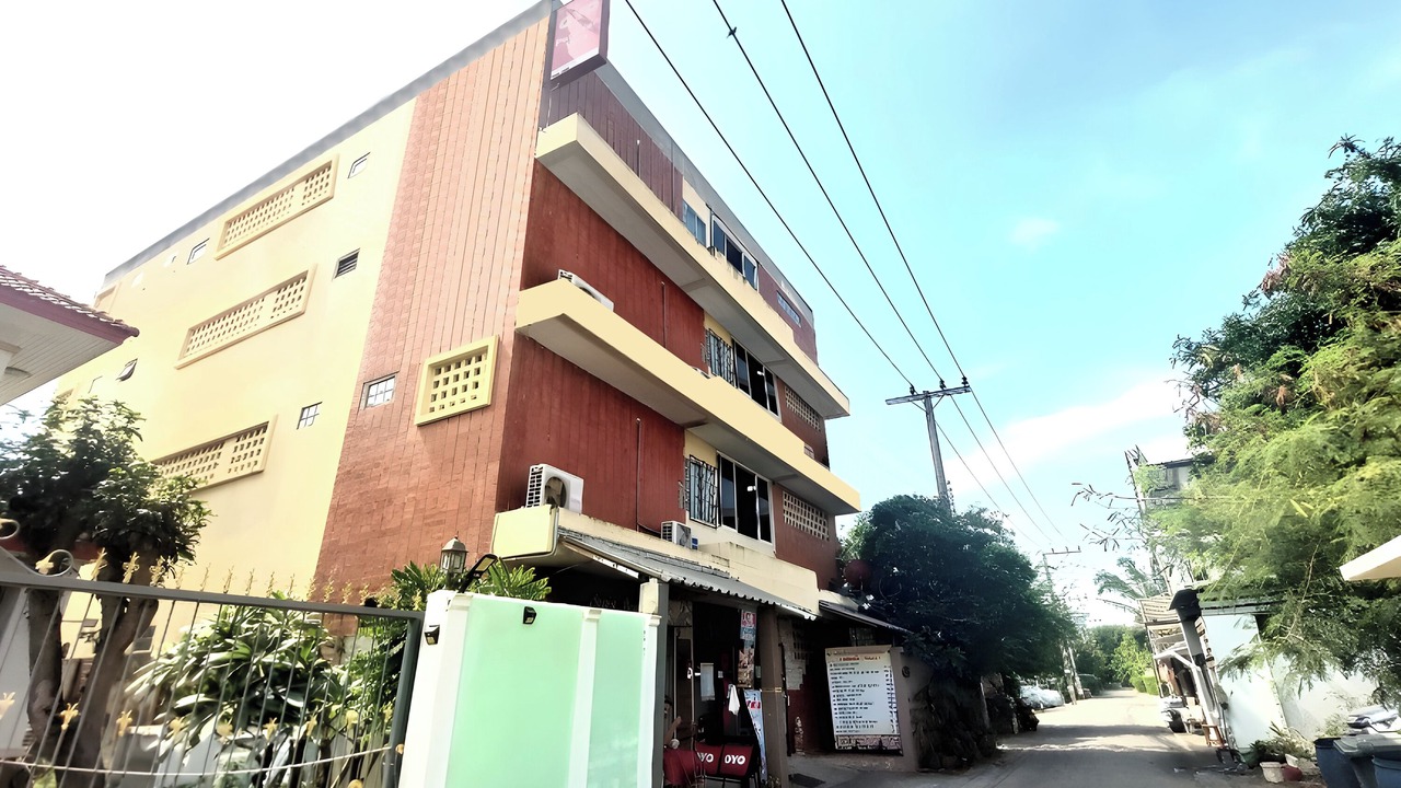 Photo of Outdoor in Phra Khanong