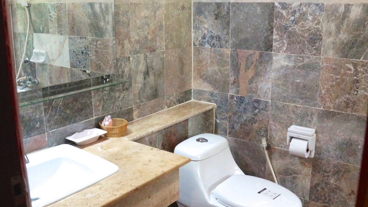 Photo of Bathroom in Kram