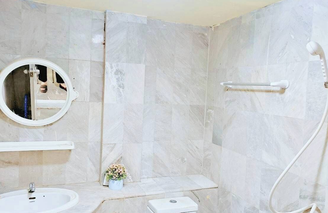 Photo of Bathroom in Khanna Yao