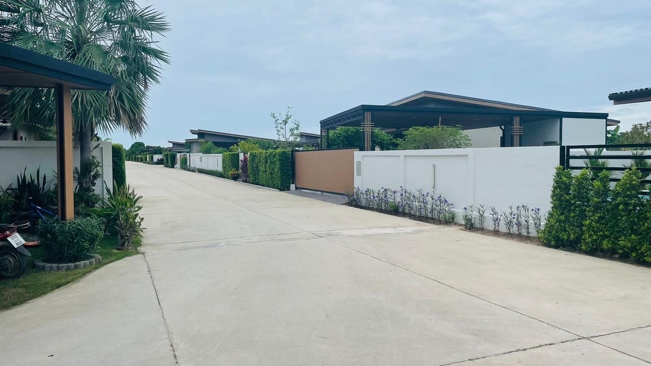 Photo of Outdoor in Hin Lek Fai