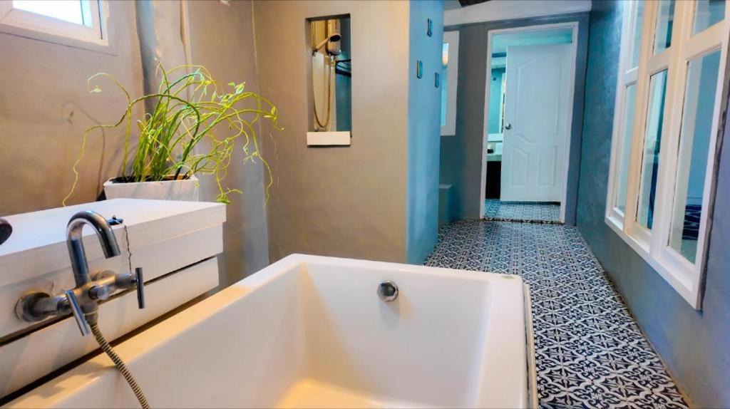 Photo of Bathroom in Talingchan