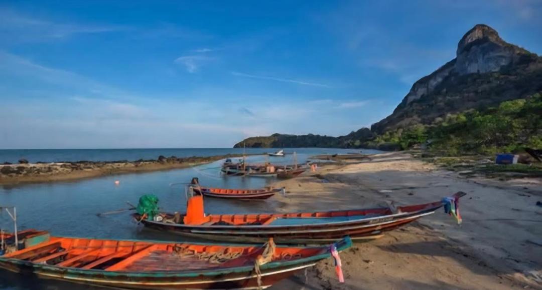 Photo of Others in Ang Thong