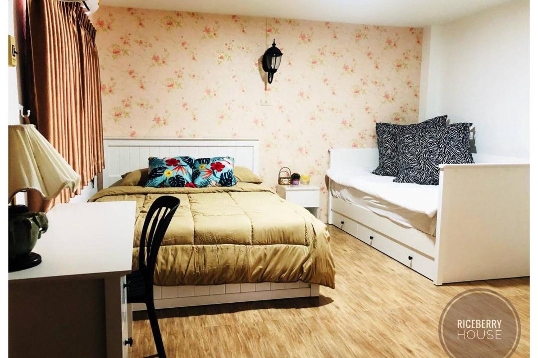 Photo of Bedroom in Khanna Yao