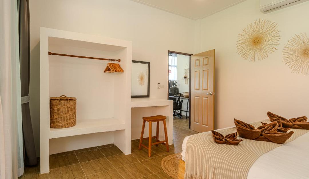Photo of Bedroom in Srithanu